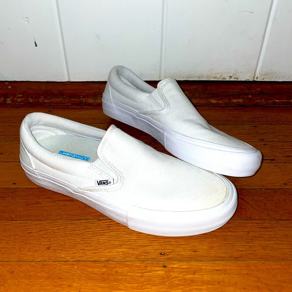 Unused White Mens Vans slip-ons. Size 9